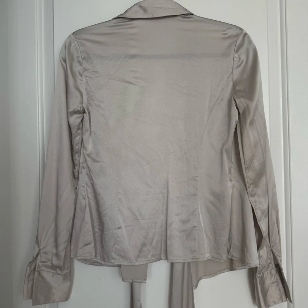 JOSEF Silk Wrap Blouse Size XS Beautiful Silvery Shiny Fabric - Picture 6 of 7